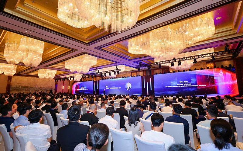 008PG国际颁布全球首个流程工业可信大模型TPT 2，“工业AI数据联盟”同步成立